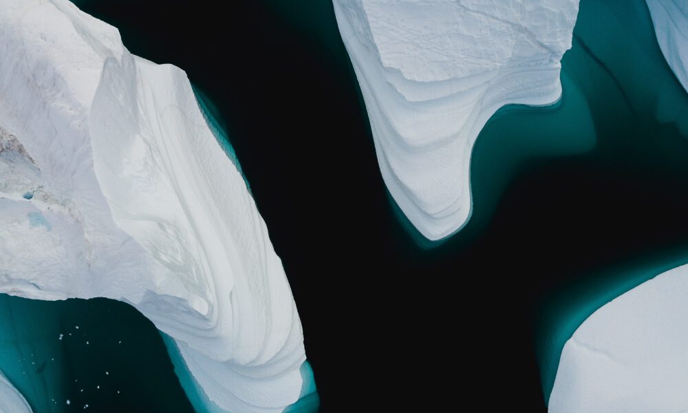 Picture of water and ice formations -= Climate change